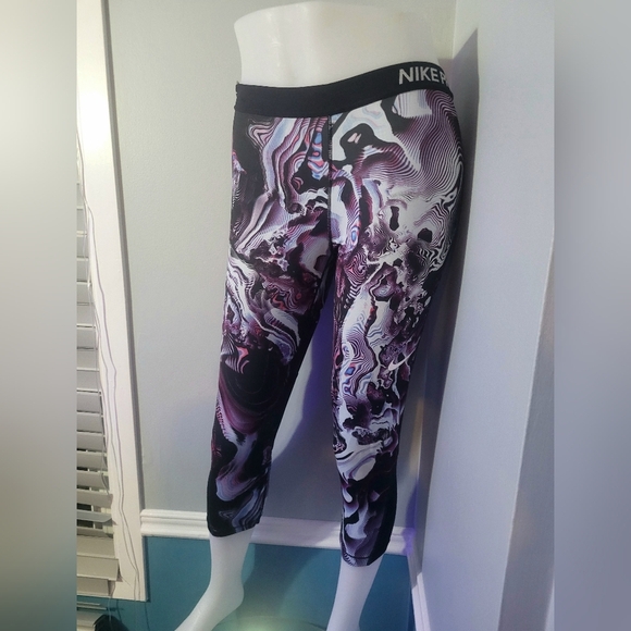 Nike Dry FIT Woman's Leggings Black and Purple Size Large Used - Picture 2 of 3